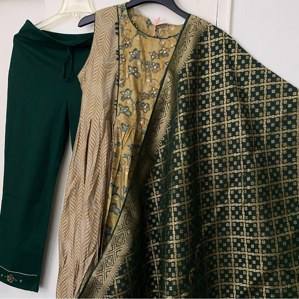 NWT Women’s salwar kameez ethnic Indian wear dress. Size XXL